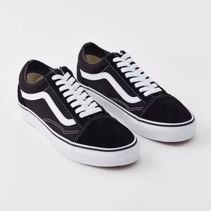 EUC [Vans] Black & White < Old Skool > Low Top Unisex Skater Shoes | M 5.5 · W 7